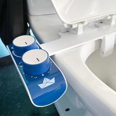 Bidet de la marque Bateau Beateau fait au Québec et installé sur une toilette. 