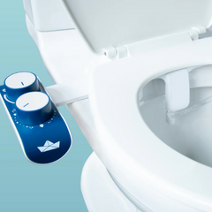 Jet du bidet de  toilette de la marque Bateau Bateau installé sur une toilette. 